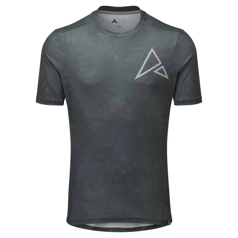 Must-Have Altura Jersey Kielder Lightweight